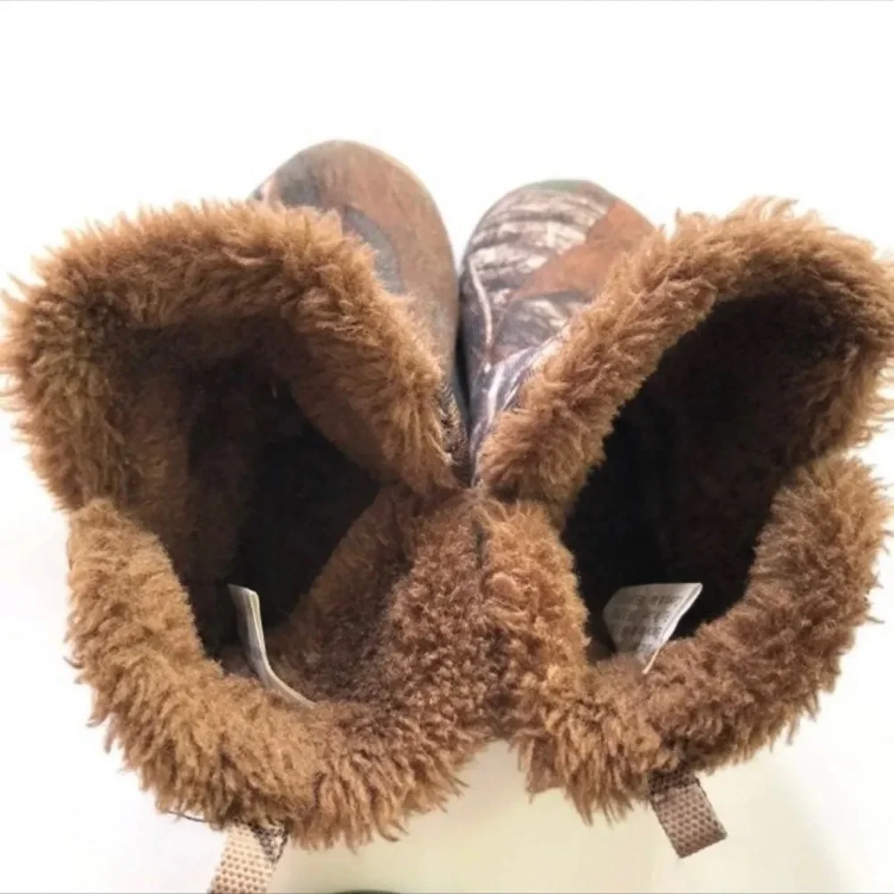 Realtree camouflage kids size small ( 5/6) boots